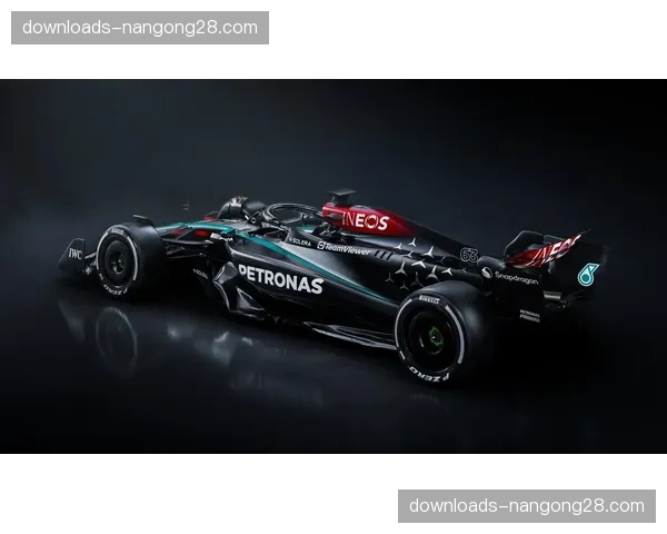 新规第三年：梅赛德斯W15侧箱设计的演进与空气动力学理念之争